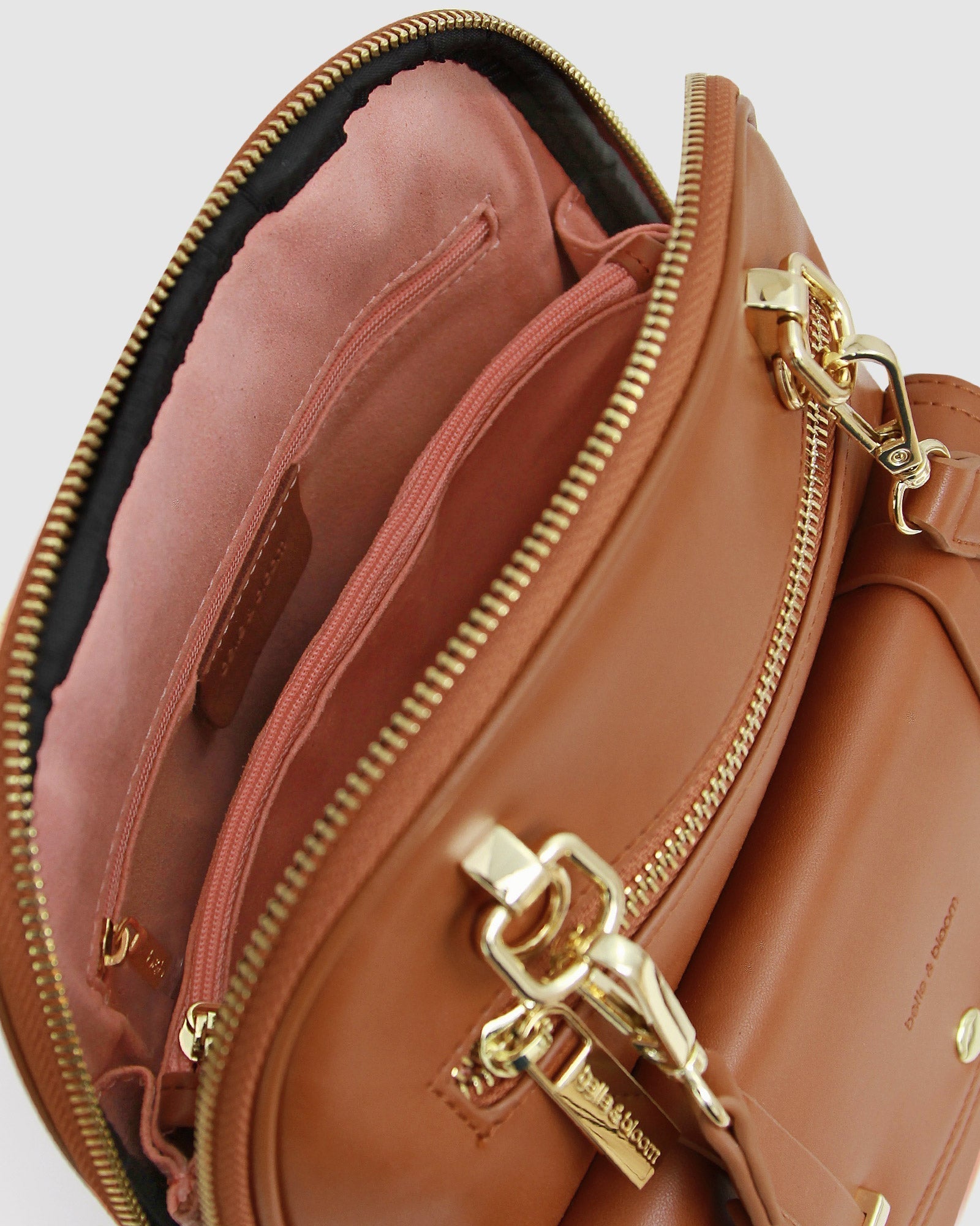 5th-ave-camel-leather-backpack-inside_9ee7bbe4-4601-417e-a20d-7c8b556aab51.jpg