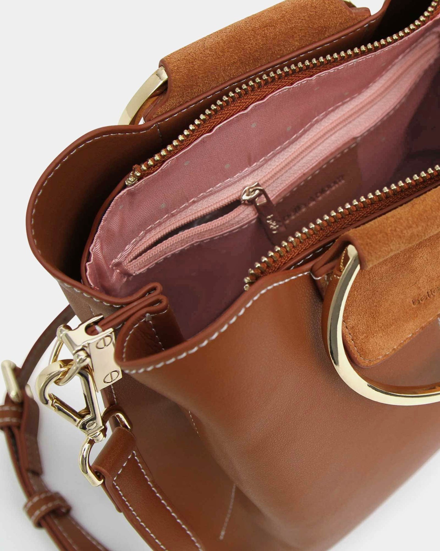 Internal-detail-of-brown-leather-handbag_15d7dfcd-4088-47cd-843b-e51cf87c7a89.jpg